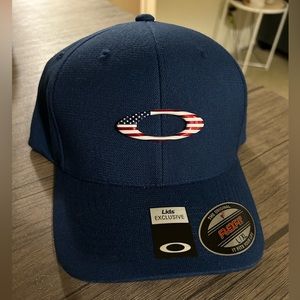 Brand New Oakley American Flag Flex Fit Golf Hat